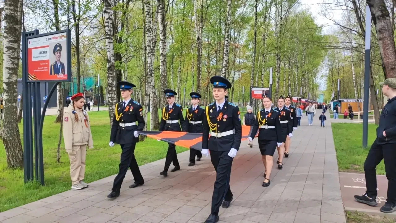 🇷🇺 Сегодня мы склоняем головы перед подвигом поколения победителей. 🙏  В памятный день к Вечному огн