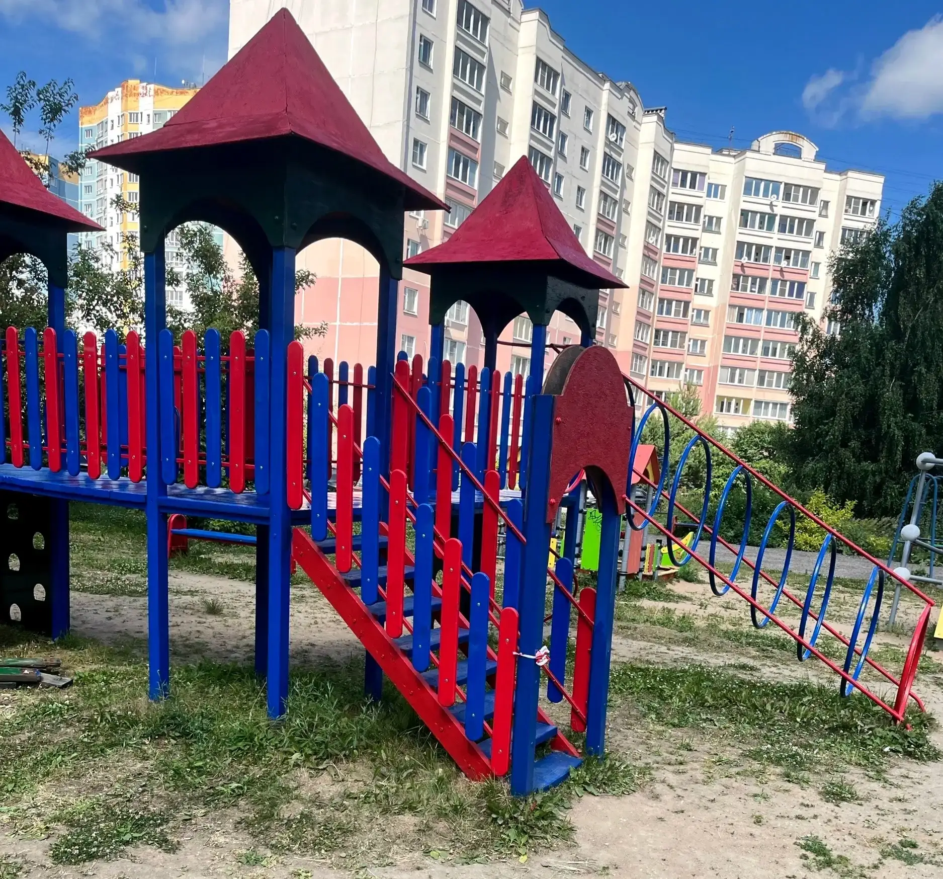 🏠 г.Иваново, мкр-н Московский, д. 5. 

🎨 Двор стал ещё веселее !

В мкр-не Московский, д.5 мы устр