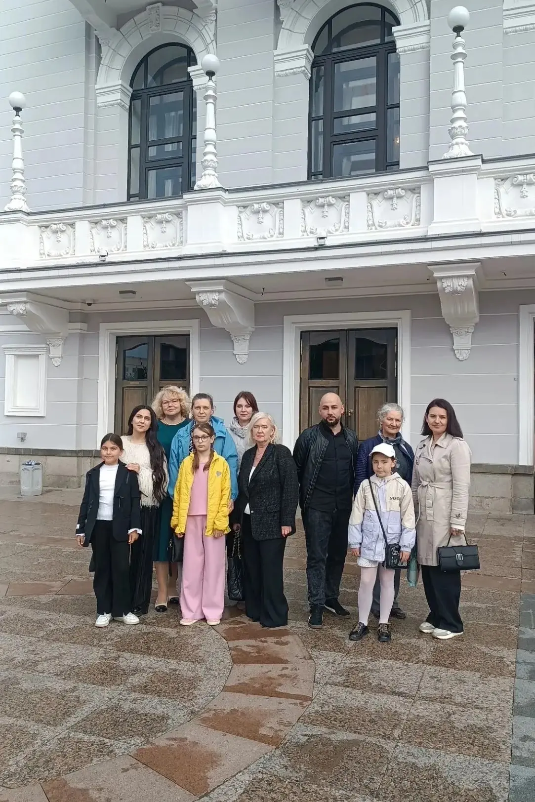 ✨ Искусство в сердцах: педагоги художественной школы в Екатеринбургском театре. 
 
Вот и подошёл к к