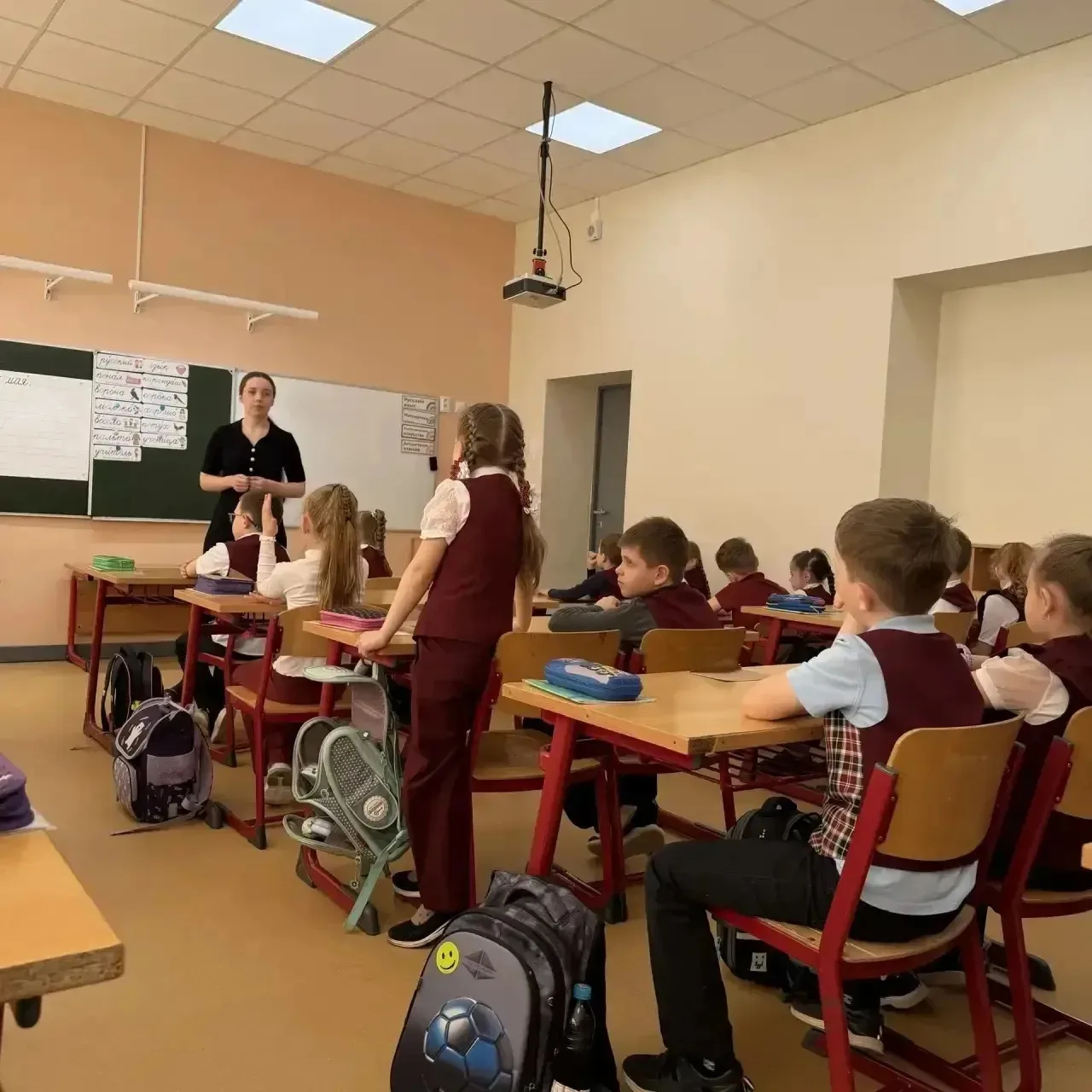 👫Вновь начальные классы Восьмой встречали гостей.  Родители первоклассников приняли участие в Дне от