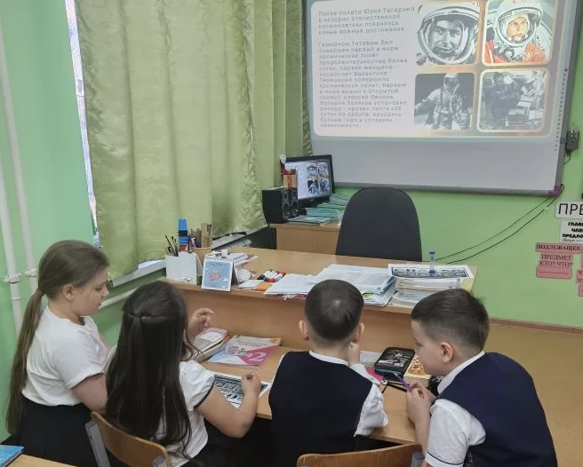 65 лет триумфа. Ко Дню космонавтики ⁣ В понедельник, 6 апреля, состоялся очередной урок из цикла «Ра