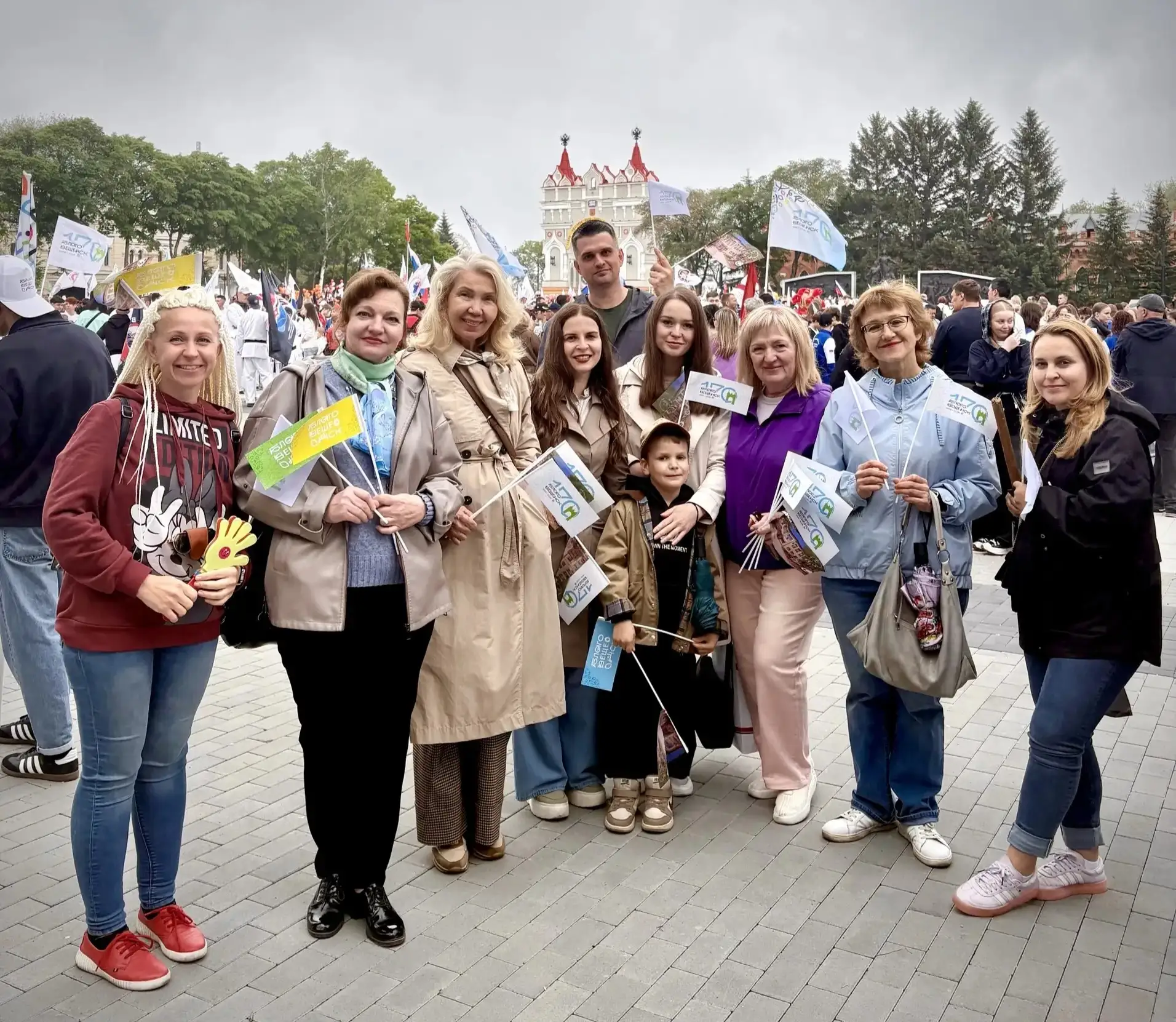 Ни дождливая погода, ни холодный ветер не остановили учащихся и преподавателей нашей Школы, которые 