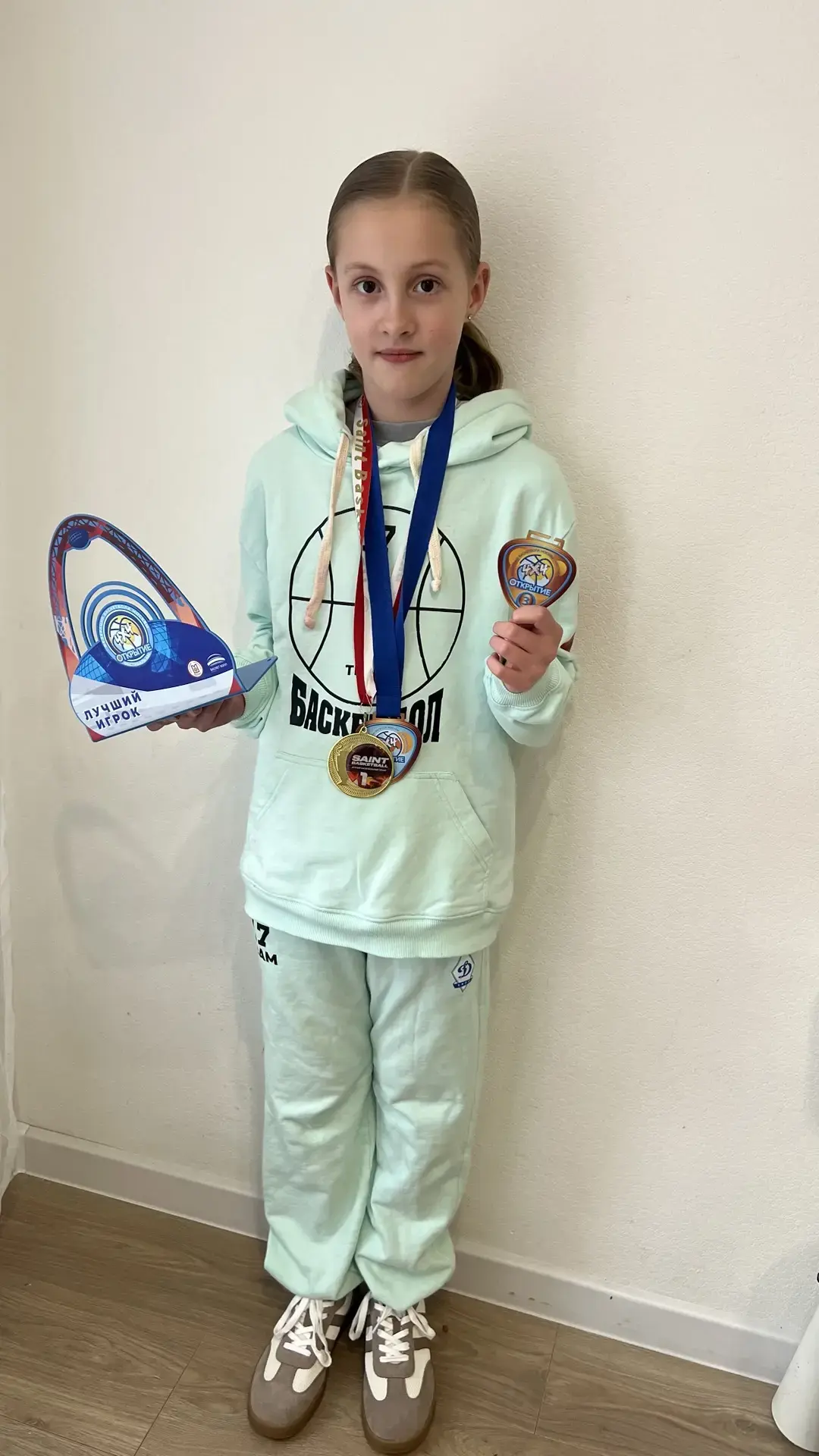 🏆 Спортивные победы наших учеников! 🎾🏀  💪✨Поздравляем наших юных спортсменок с блестящими результата
