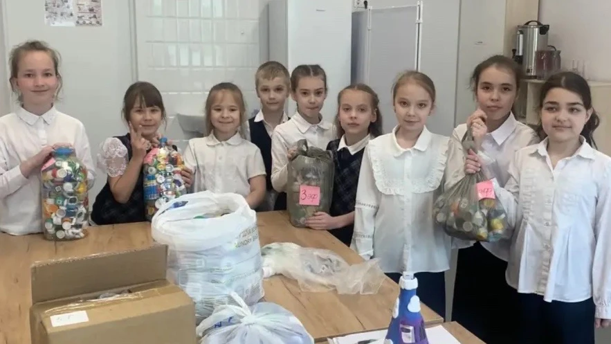 🌍♻️ Крышечку за крышечкой — спасаем планету!  30 марта в нашей гимназии отметили День Земли и дали с