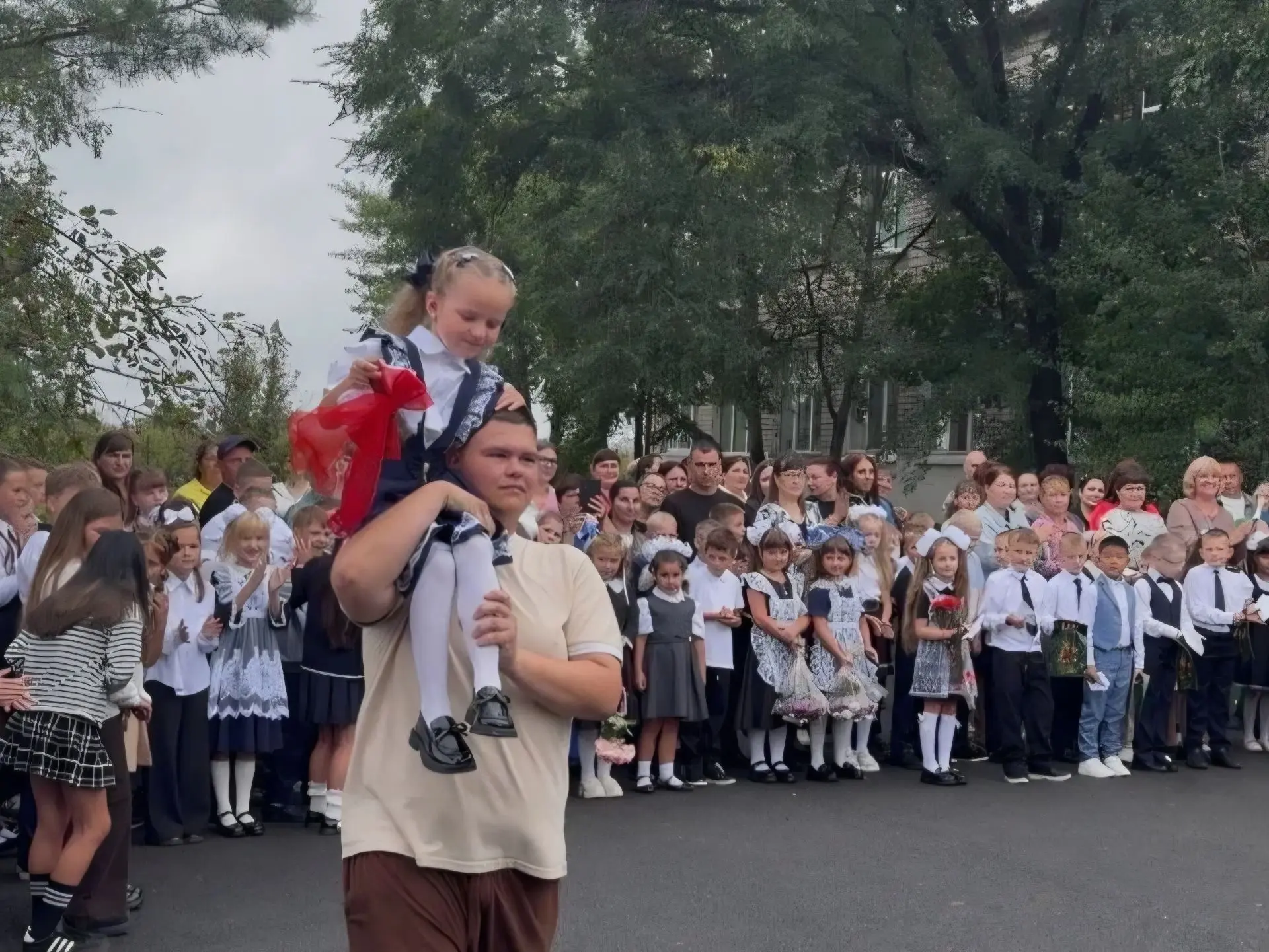 🔔 1 сентября в нашей школе прошла торжественная линейка, посвящённая Дню знаний.