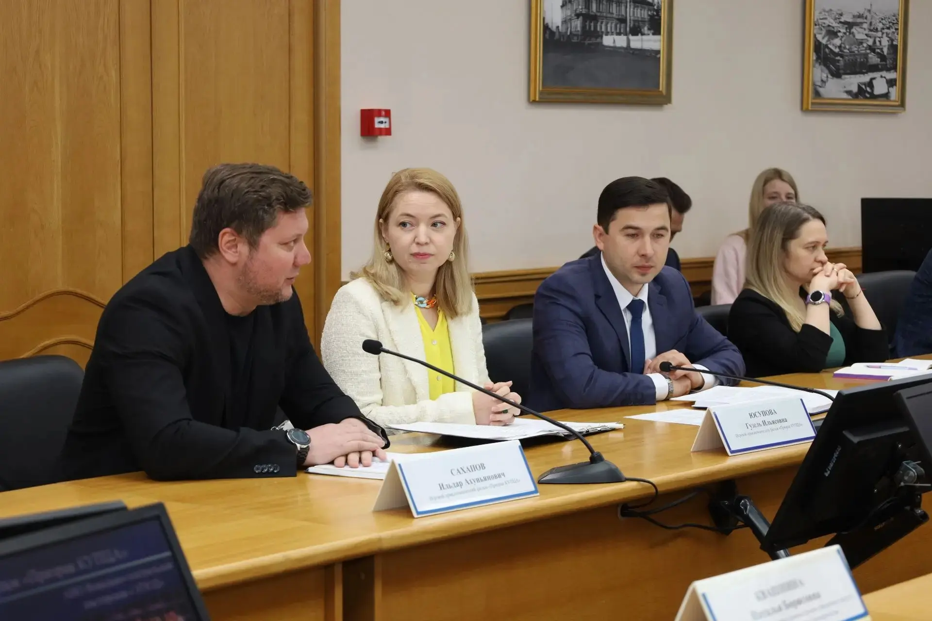 Сегодня на «креативной среде» мы рассмотрели два творческих проекта. Оба связаны с кино.  К нам обра