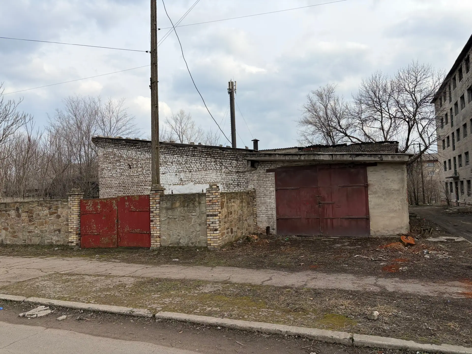 Продаётся или сдается в аренду помещение в городе Енакиево (конечная трамвая, Красный г...