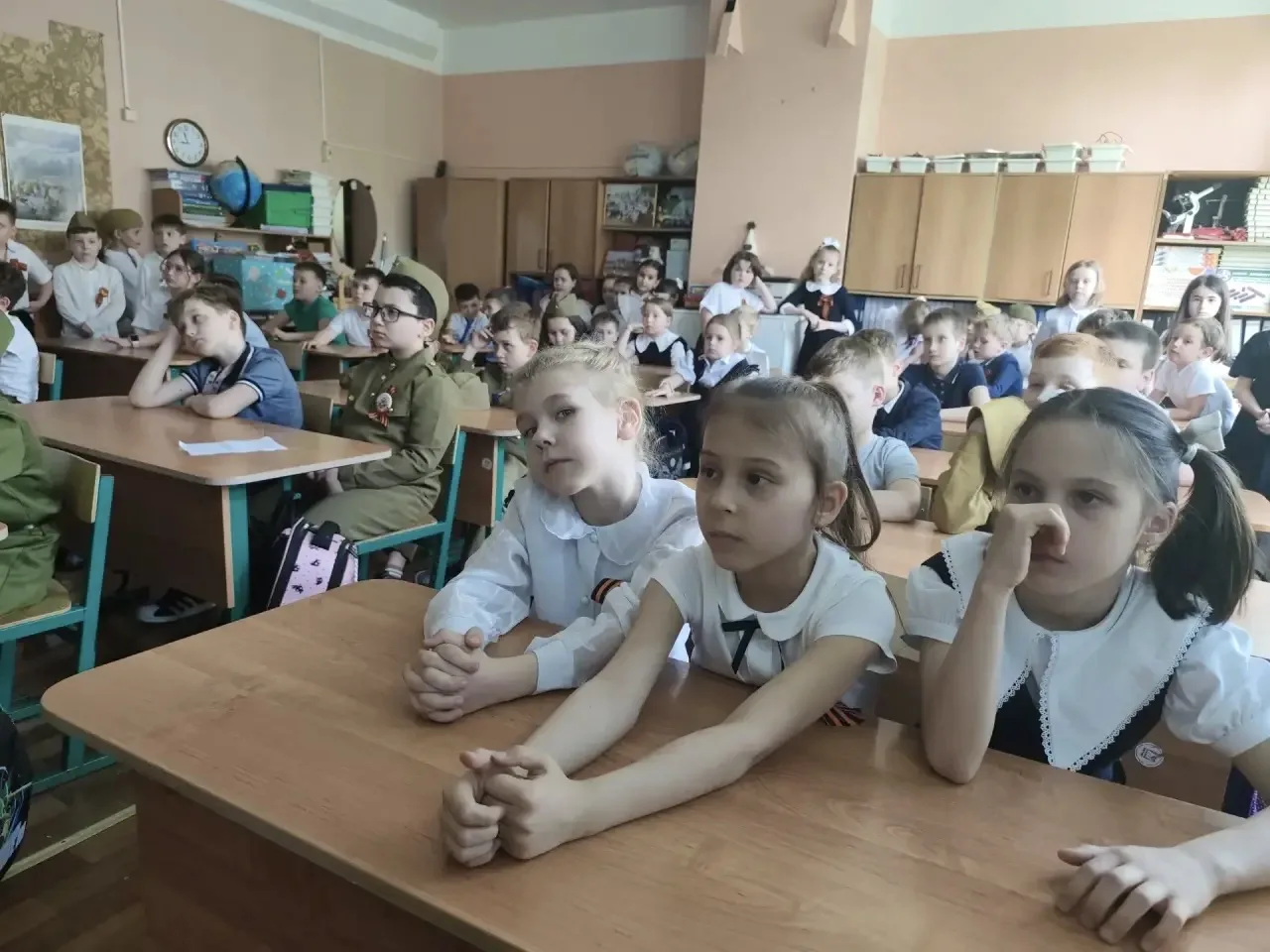 💢 И помнит мир спасённый…  ✅ Сегодня ученики 1 «К» класса провели музыкально-поэтическую композицию 