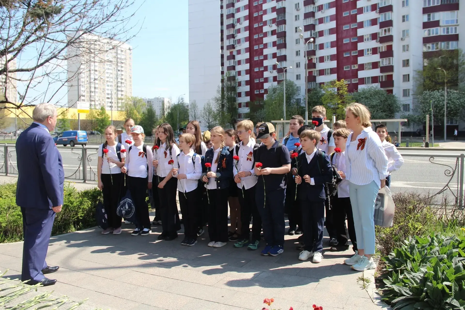 📌 Патриотическая акция «Красные гвоздики»  🕊️ В преддверии священного праздника Великой Победы наши 