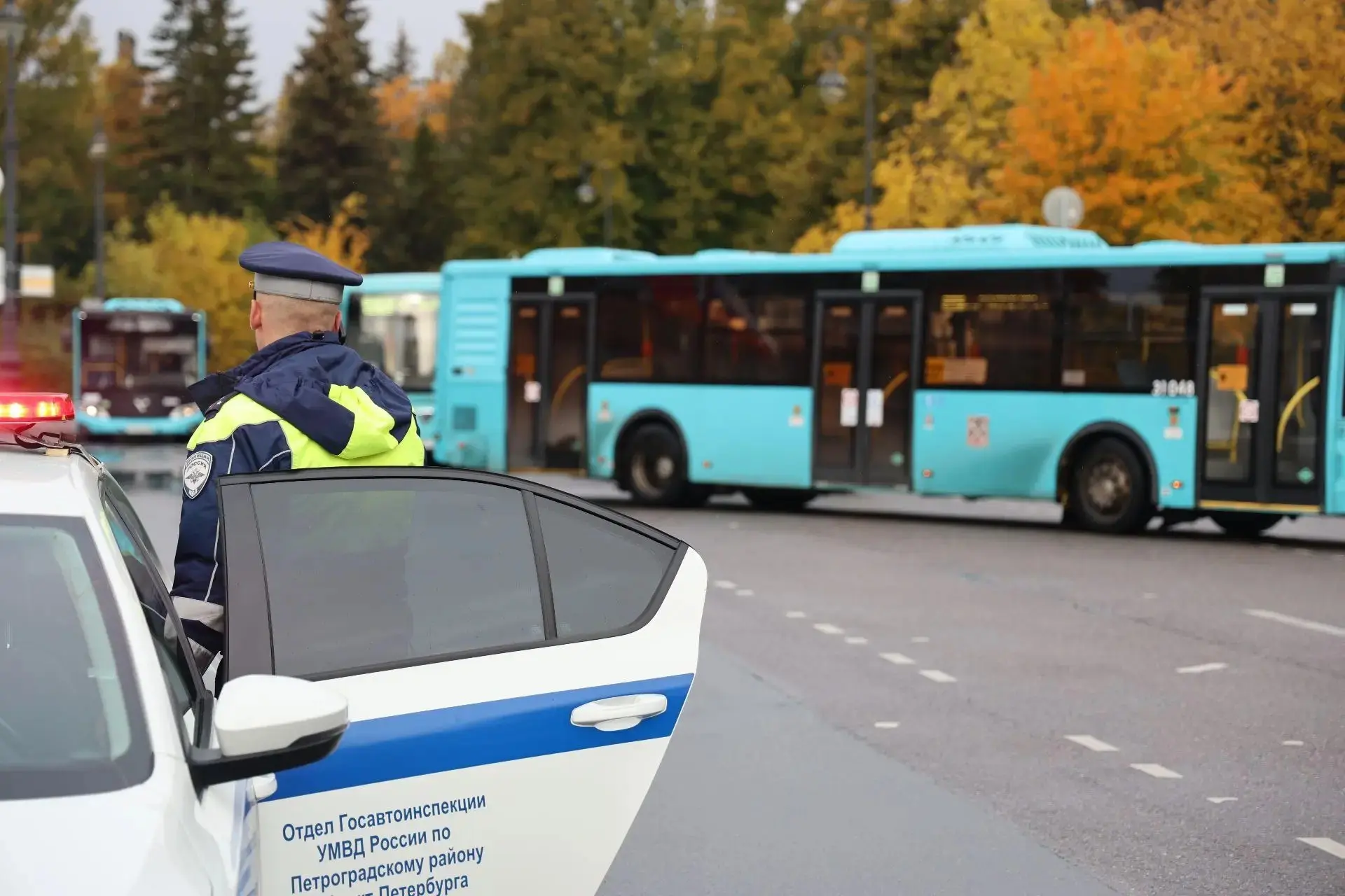 🚌 Во время массовой проверки пассажирских автобусов в Петербурге нарушения нашли у 40 ...