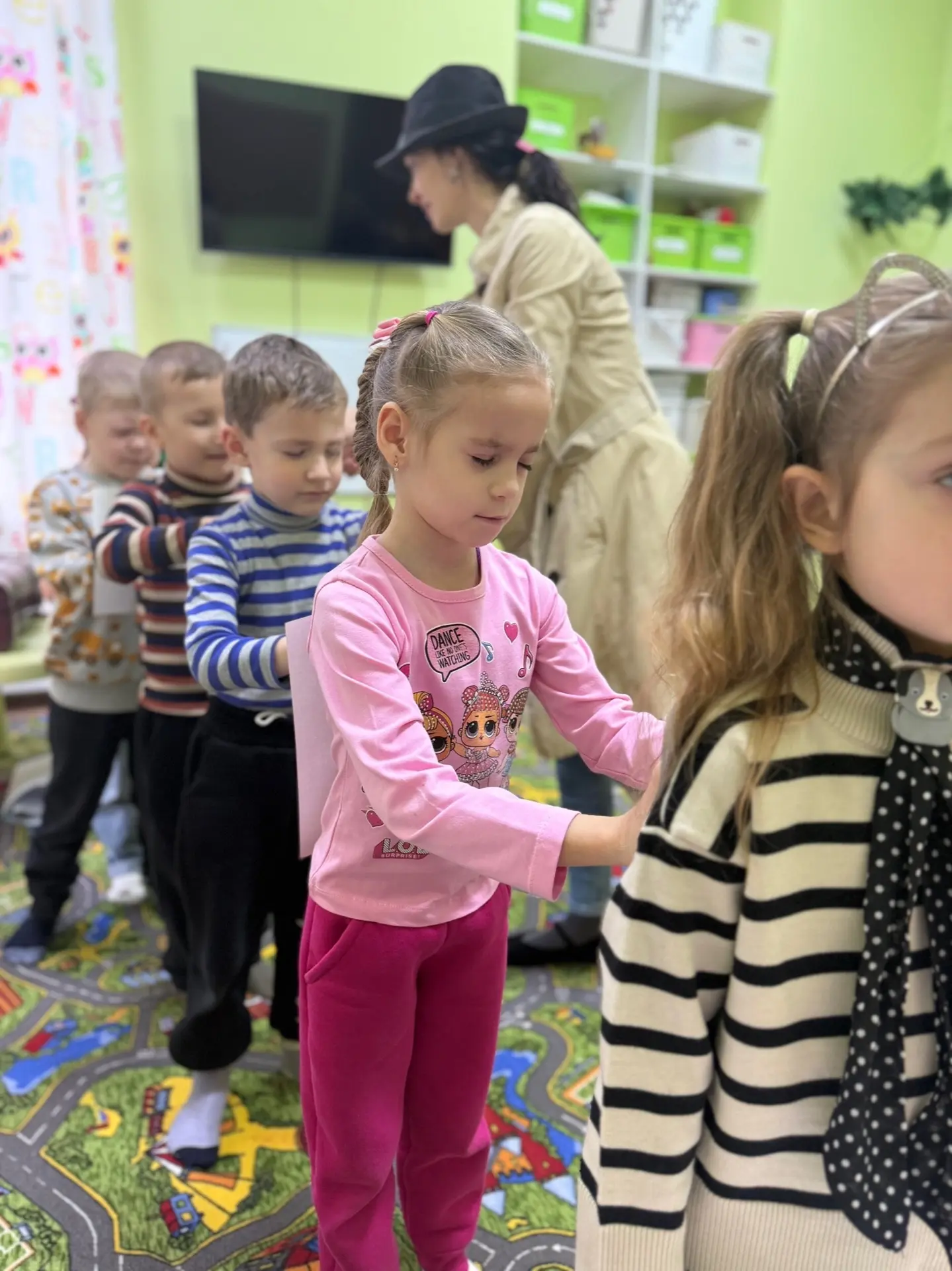 А что на самом деле происходит на занятиях в детском центре? 🤔