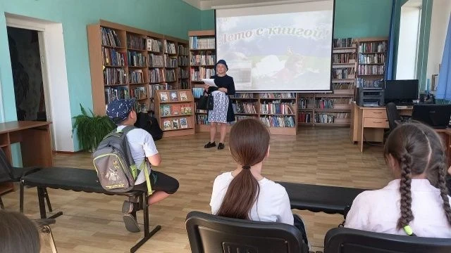 В Борской сельской библиотеке стартовала программа «Лето с книгой»! 
 
Школьные каникулы начались, и