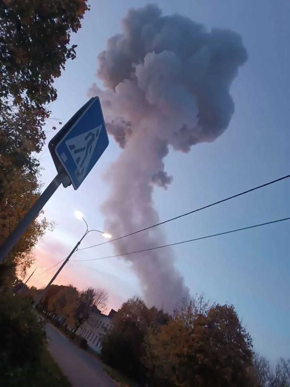 Три мощных взрыва прогремели на химзаводе в Краснозаводске под Сергиевым Посадом — мест...