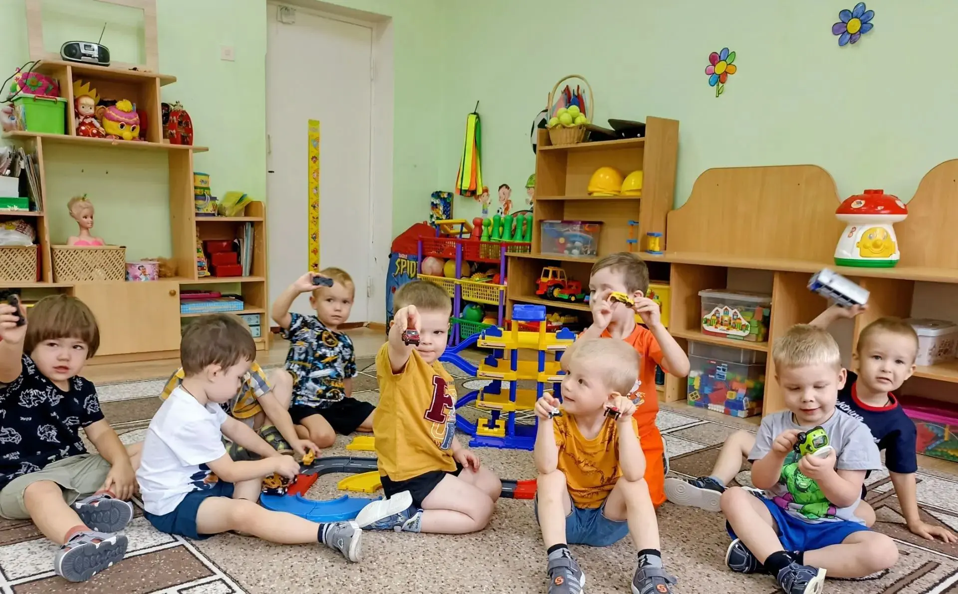 У наших самых маленьких ребят прошел день любимой игрушки 🧸