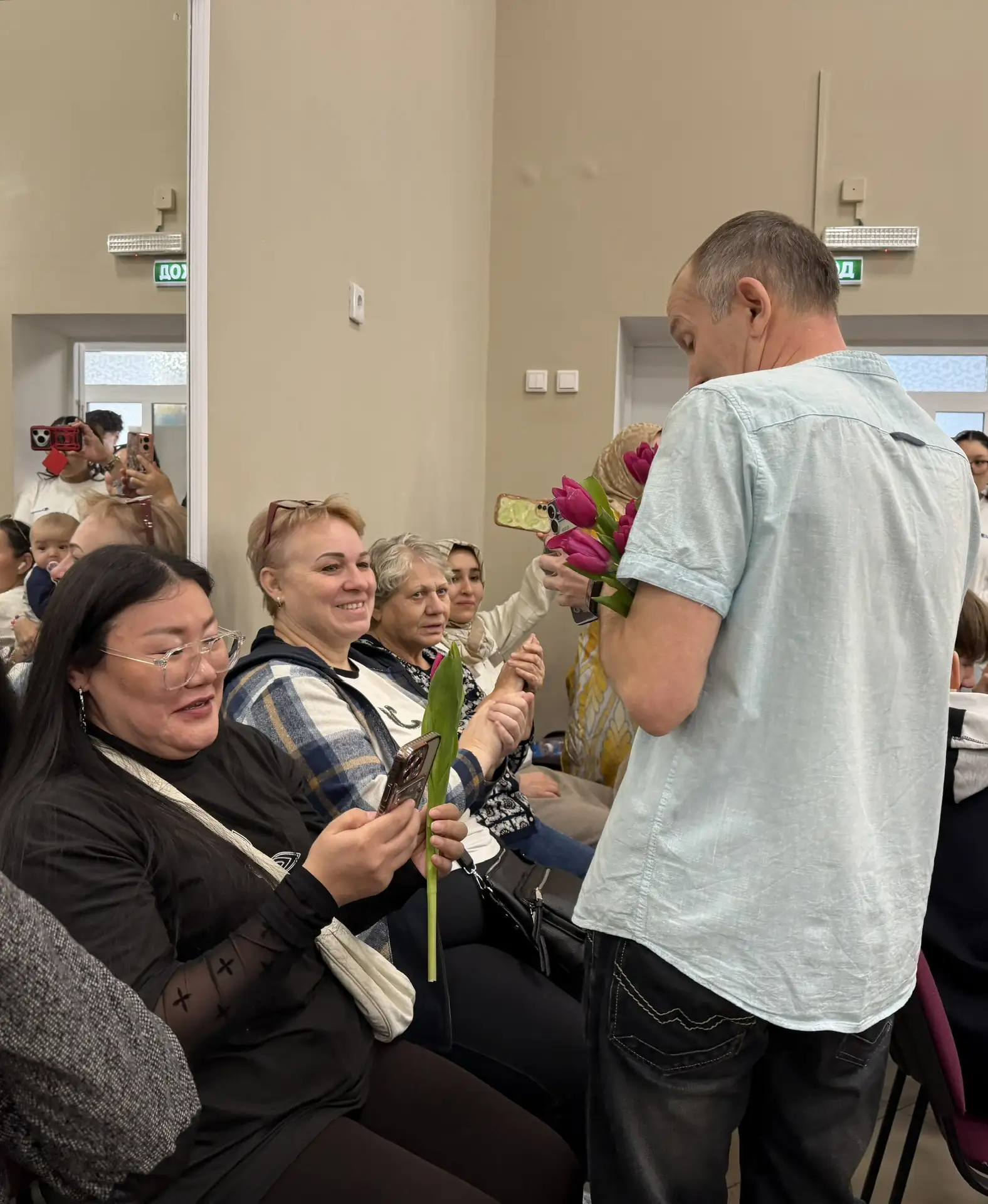 🌸 7 марта в нашей школе прошёл традиционный праздничный концерт, посвящённый Международному женскому