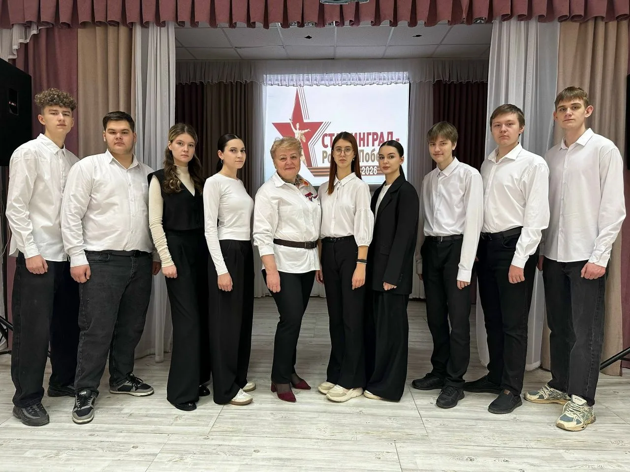 Возложение цветов к памятнику М. С. Шумилову: дань памяти героям Великой Отечественной войны2 феврал
