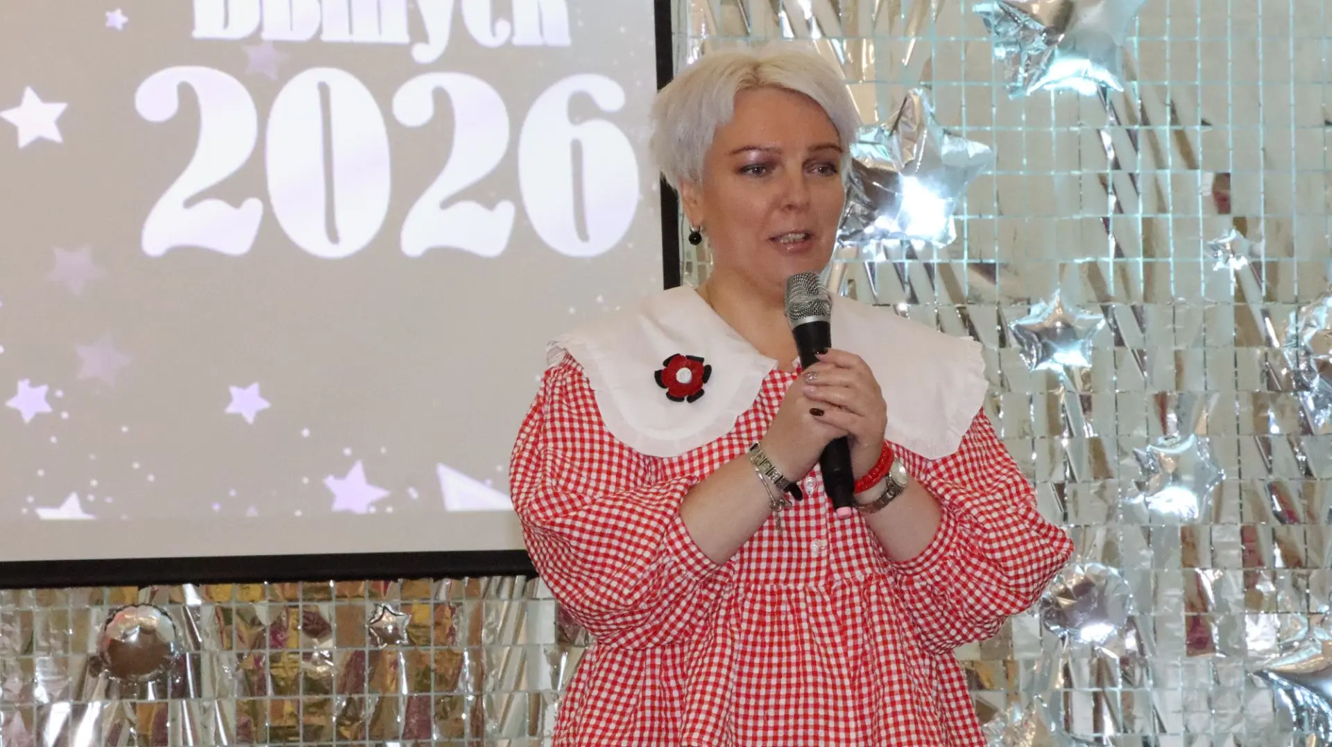 💥 Продолжаем наш большой репортаж с торжественного вручения аттестатов!

Мы уже показывали вам ярки