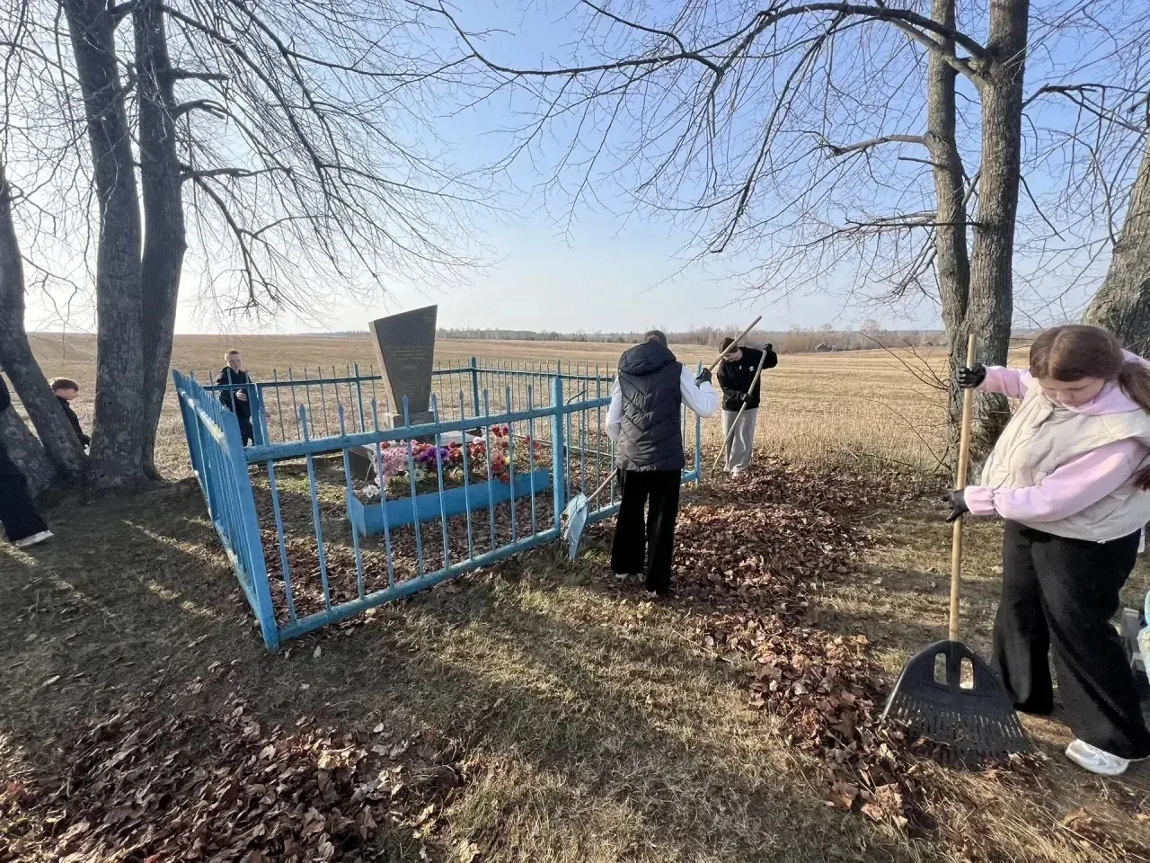 💯В преддверии Дня Победы отряды активистов школ Клинцовского района  совершили  добрые дела — расчис