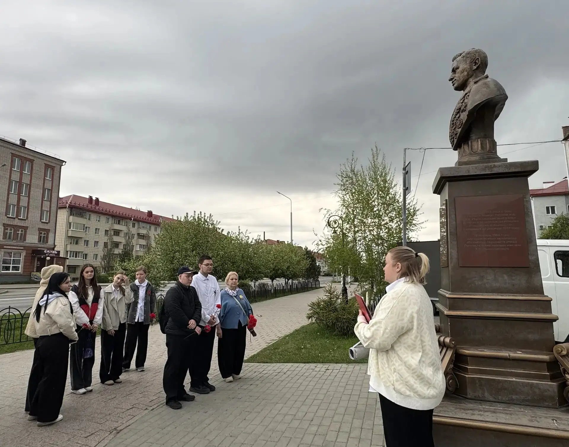🚩 «Марш Памяти» в честь Дня Великой Победы   Вместо привычного торжественного построения школьники в
