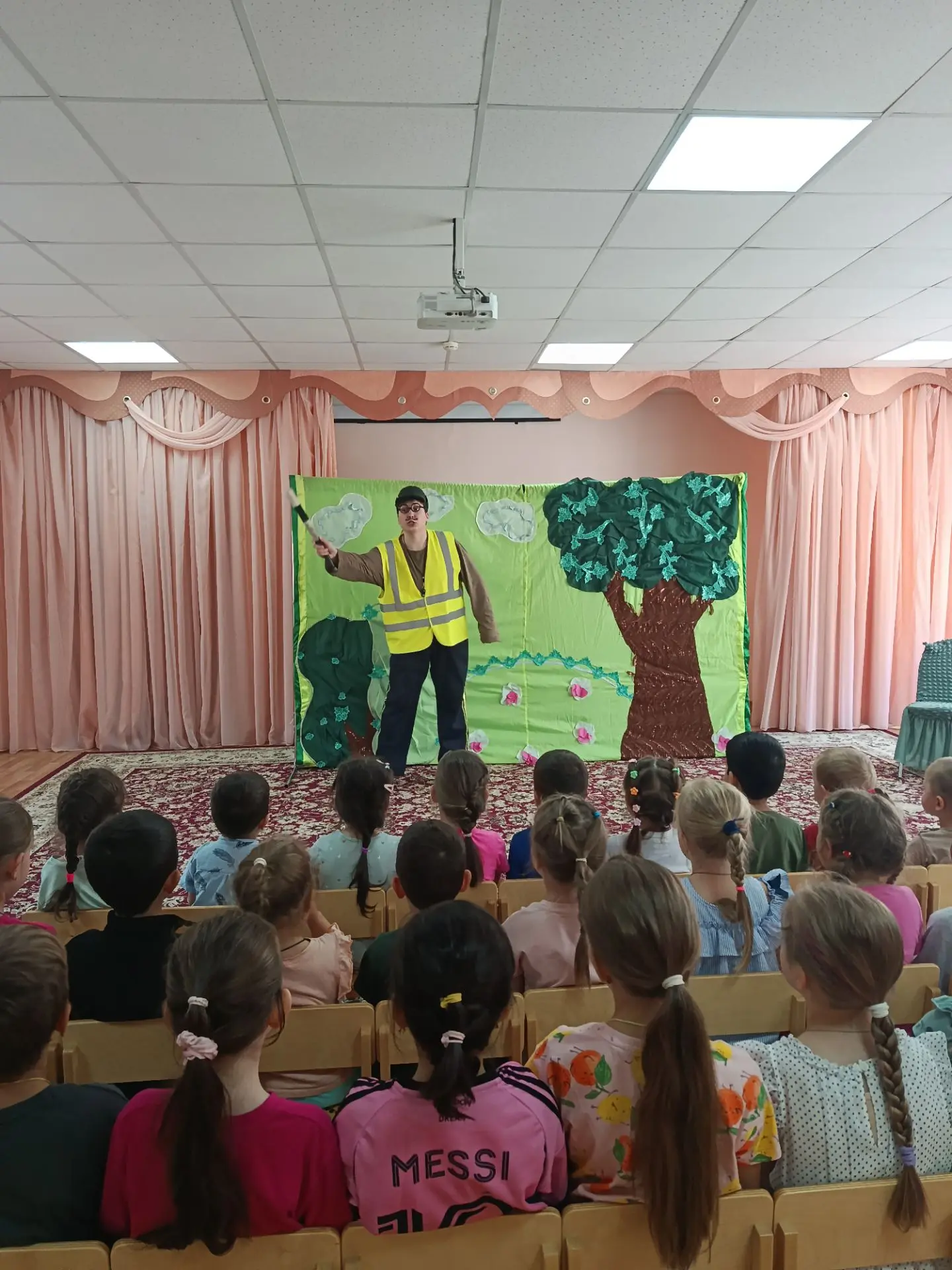 Лето - это весело и замечательно. Но не стоит забывать про безопасность! Вместе с дядей Стёпой и Баб