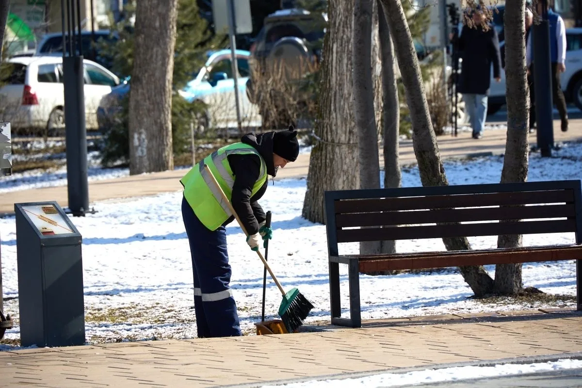 Весенней уборке общественных пространств – быть 🌱  В рамках объявленного мэром Сергеем Надсадиным ме