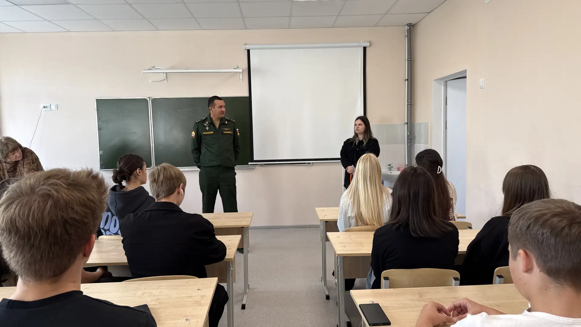 🎖 Профориентация для старшеклассников: встреча с офицером