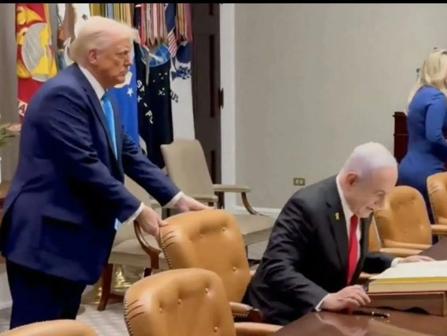 ⚡️Дональд Трамп осудил атаку Израиля на Бейрут. Трамп призвал израильские власти прекратить удары по
