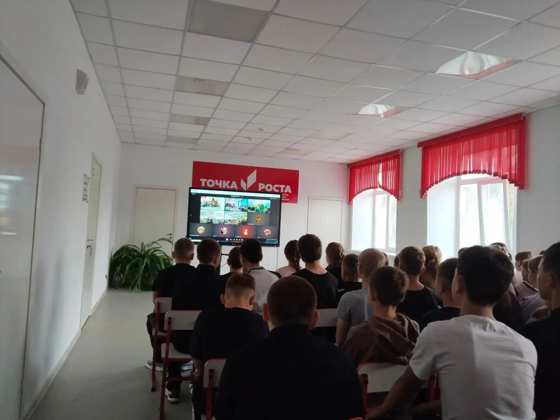 Сегодня в школе прошел масштабный практический День безопасности, посвященный действиям...
