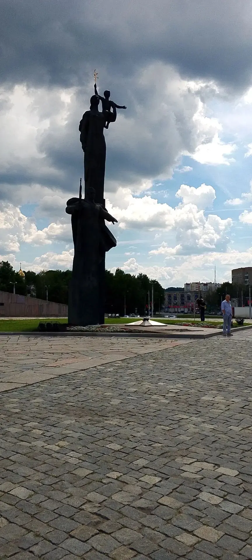 ❤️ Память, которая объединяет ❤️

📍10 июня у монумента Победы было особенно торжественно: отряд Юна