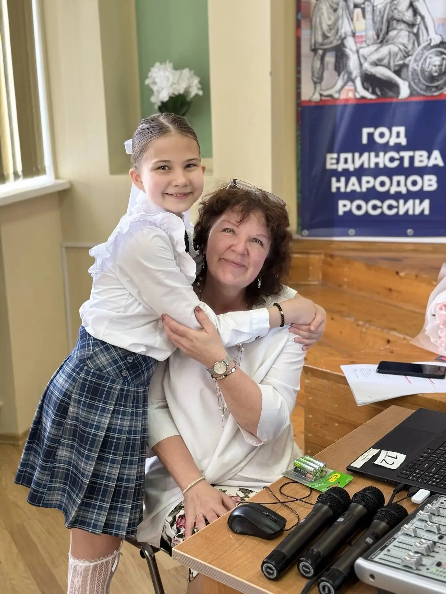 Ну вот и начались выпускные! 🎓✨ 🌹🌹🌹Поздравляем наших замечательных четвероклассников из 4А класса (к