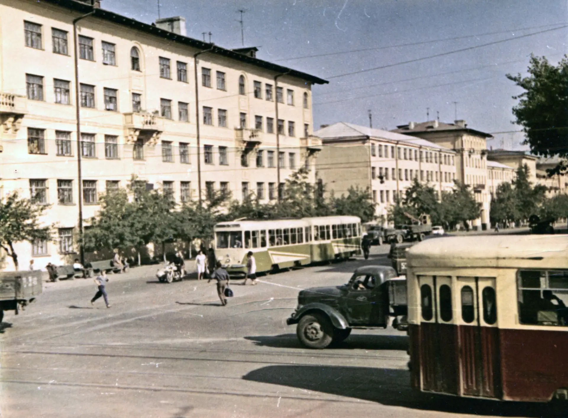 Перекресток проспекта Победы и улицы Российской в Челябинске. 1970 год. Из фондов ОГАЧО.
