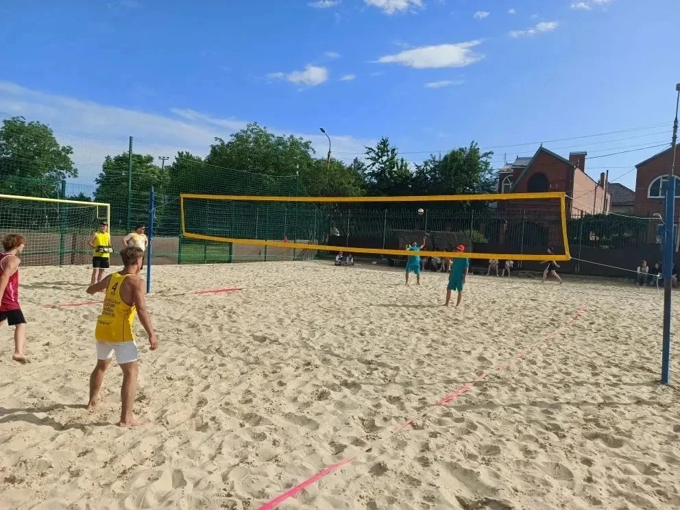 🏐 В турнире по пляжному волейболу среди учащихся общеобразовательных школ, посвященном Дню России  