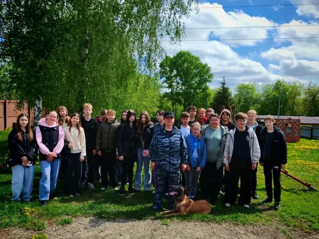 🐾 Наши обучающиеся в гостях у стражей порядка: экскурсия в Центр кинологии МВД  🔹 Необычный урок про