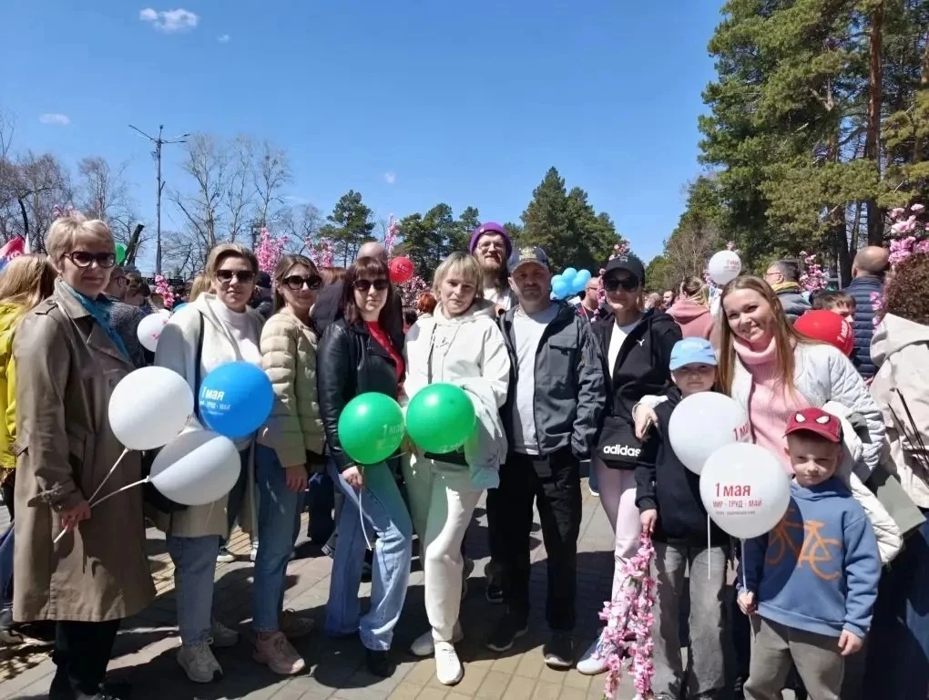 🎉Дорогие коллеги, уважаемые родители и учащиеся!  ❤От всего сердца поздравляем вас с Первомаем – меж