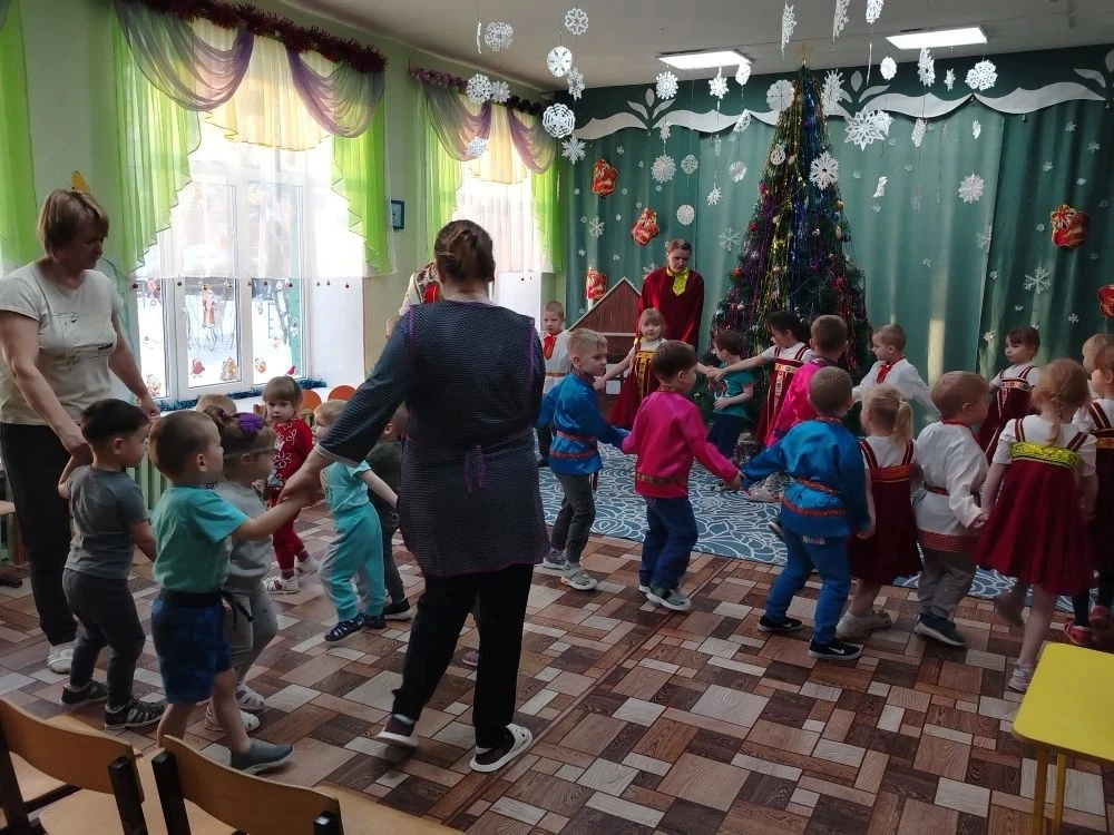 Веселые Святки-Колядки прошли в детском саду в прошедшую пятницу.  В этот день дошкольн...