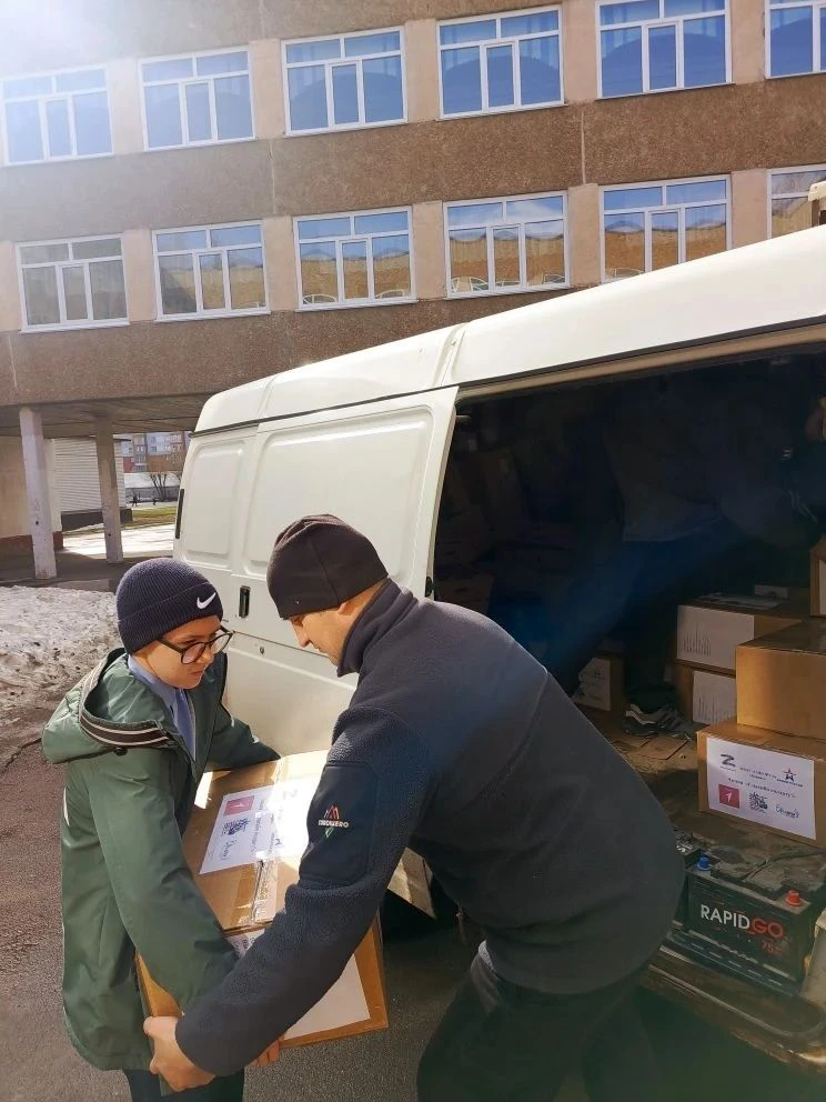 📦Школьники города продолжают участвовать в формировании гуманитарных грузов  В понедельник, 13 апрел