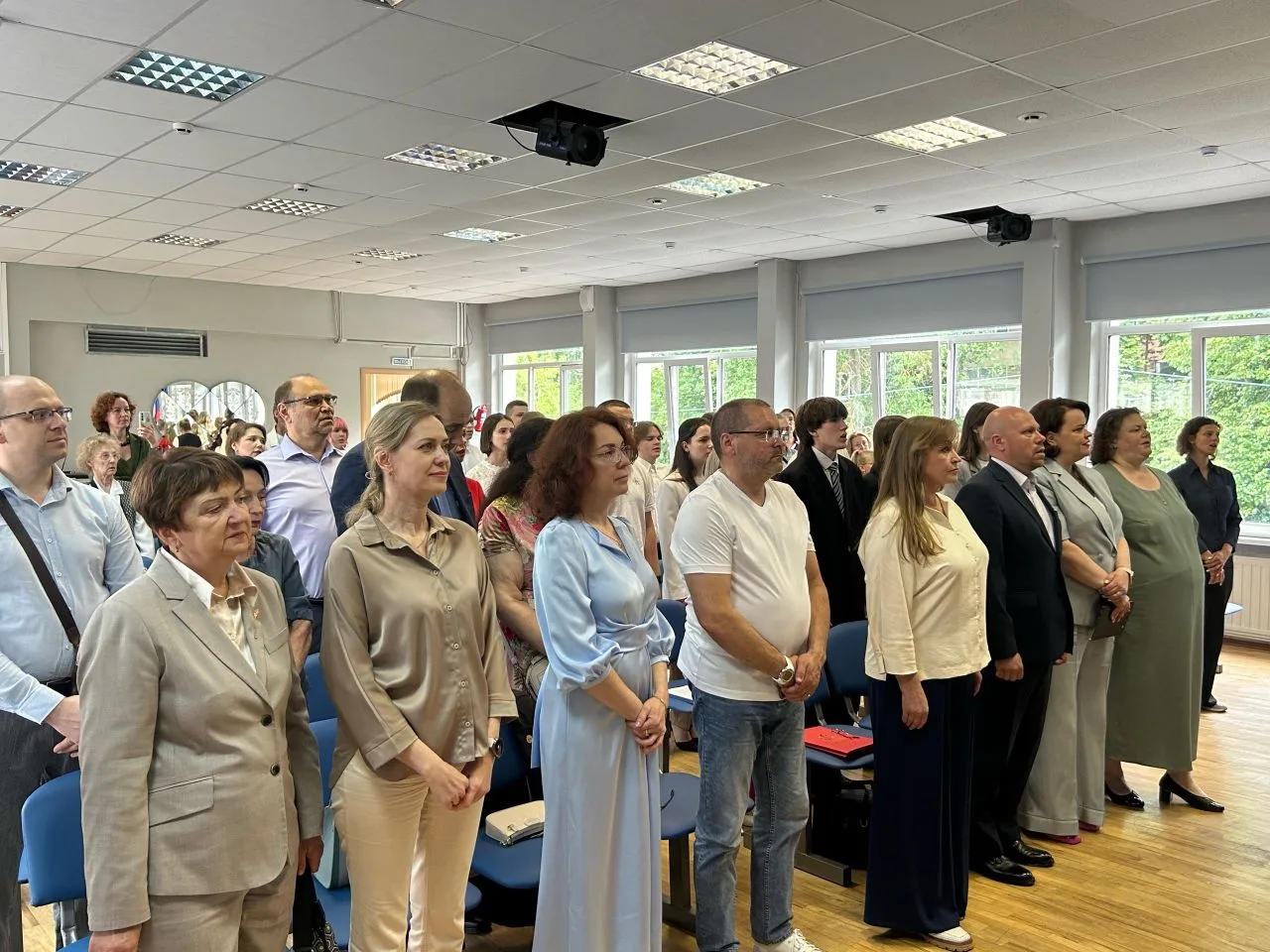 🎓 Сегодня в стенах лицея №144 прошла особенная церемония — выпускникам 11 «А» класса вручили аттест