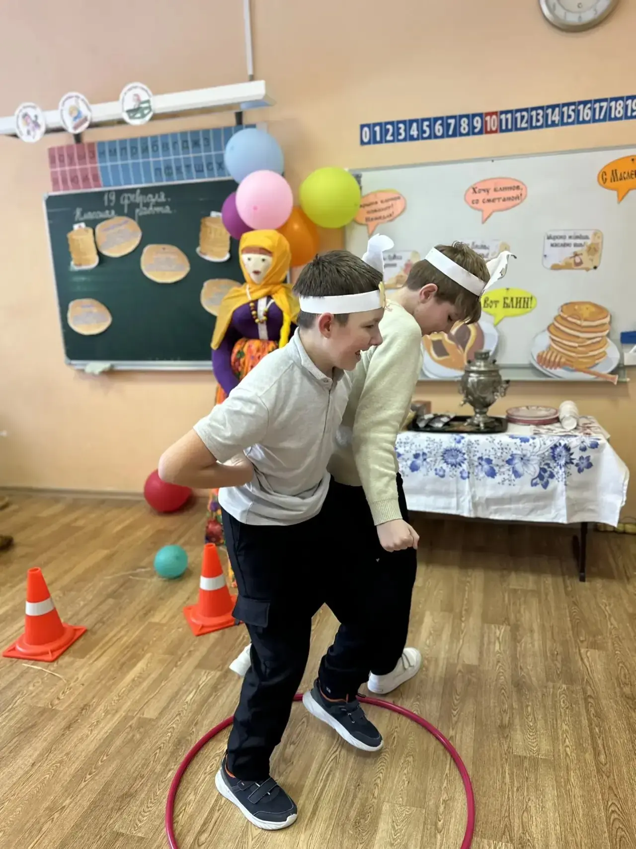 🥞 Масленица в Ромодановских двориках   🙃 19 февраля в  4 «В» классе состоялся настоящий масленичный 