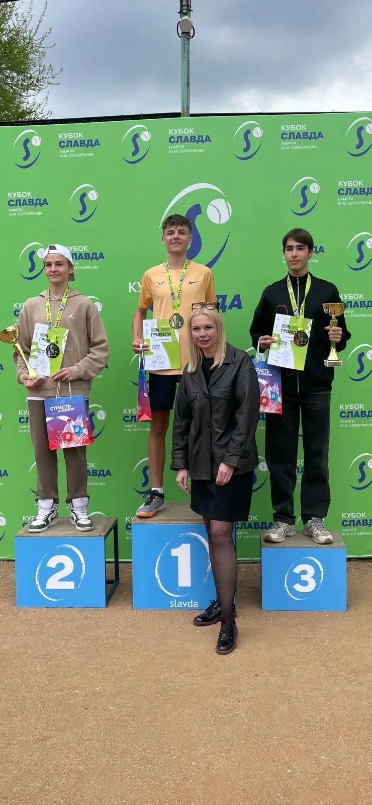 🥇 Золотой дубль нашего земляка Александра Потюшко! 🏆  На престижных краевых соревнованиях по теннису