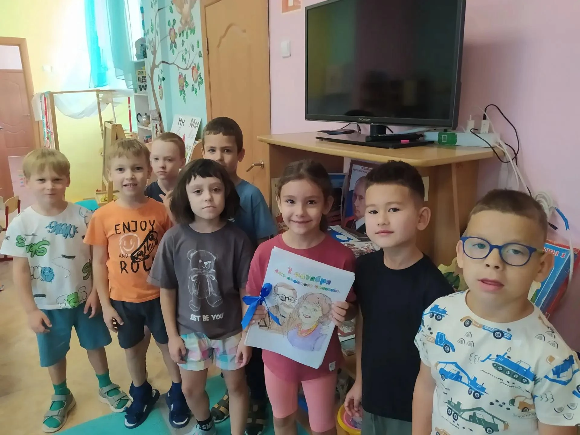 Приятные слова и добрые пожелания, рассказы о любимых бабушках и дедушках звучали сегод...