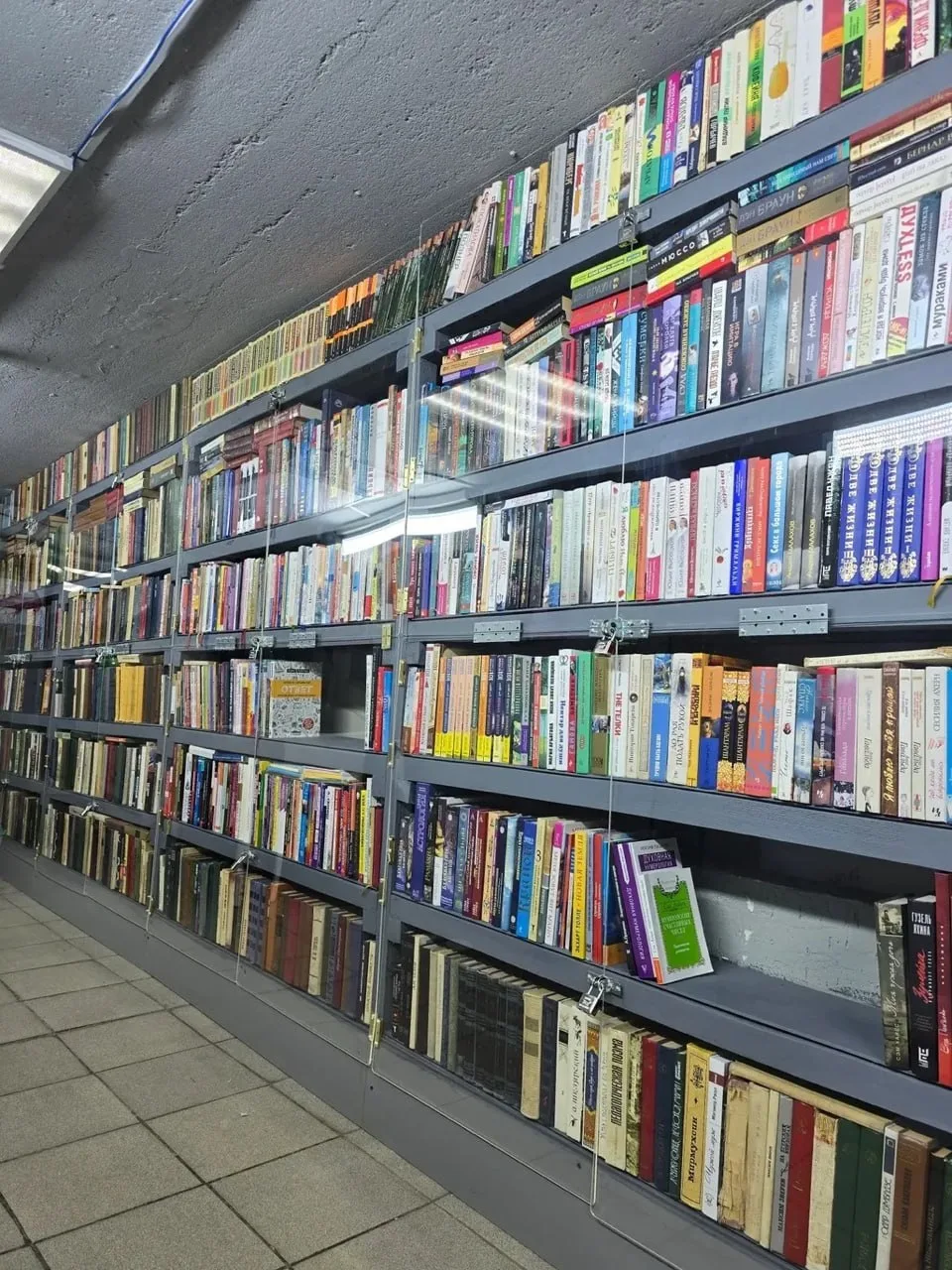 Комиссионный магазин книг 📚

Представляете, в Астане открылся Книжный комиссионный магазин в подвал