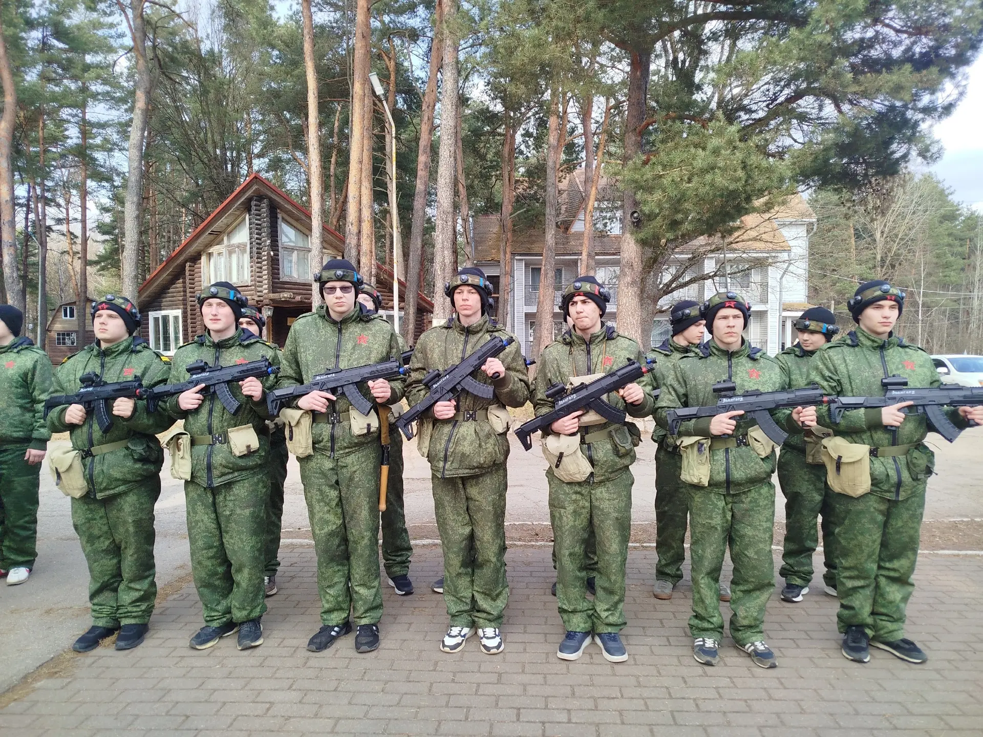 2⃣ Второй день учебных сборов    Курсанты адаптируются к распорядку дня - ранний подъем, утренняя за