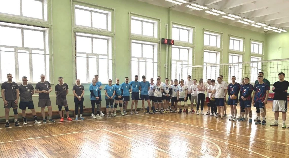 Игры по волейболу в рамках спартакиады среди организаций Ленинского района завершились ...