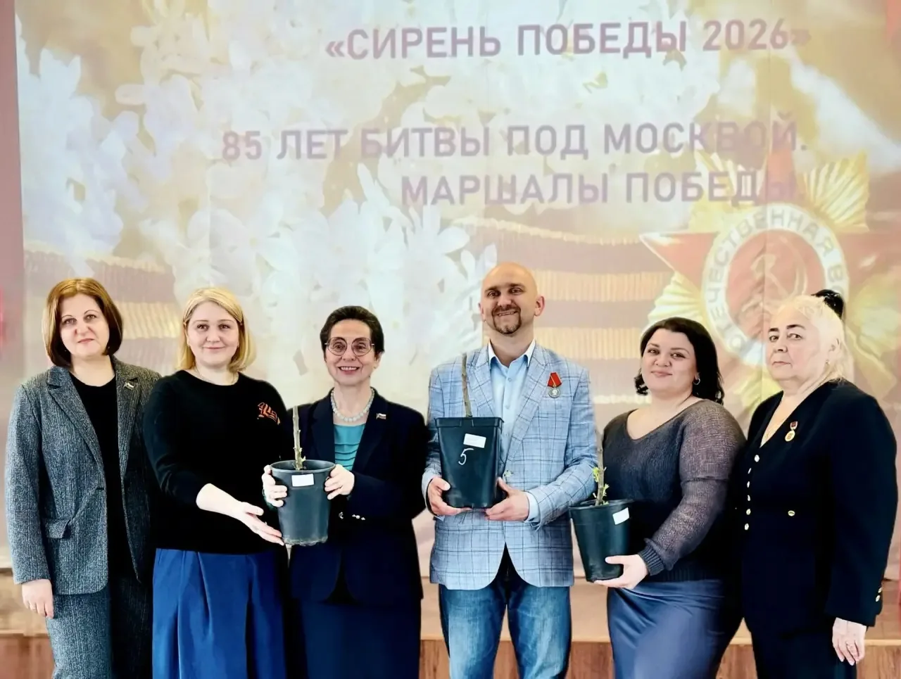 🌸 СИРЕНЬ ПОБЕДЫ 2026 🌸  🏫Сегодня в московской школе №1251 имени генерала Шарля де Голля состоялась т