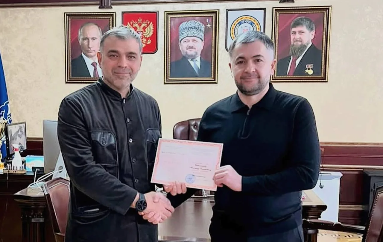 От имени коллектива ЧГУ имени А. А. Кадырова и от себя лично поздравляю с днем рождения директора фи