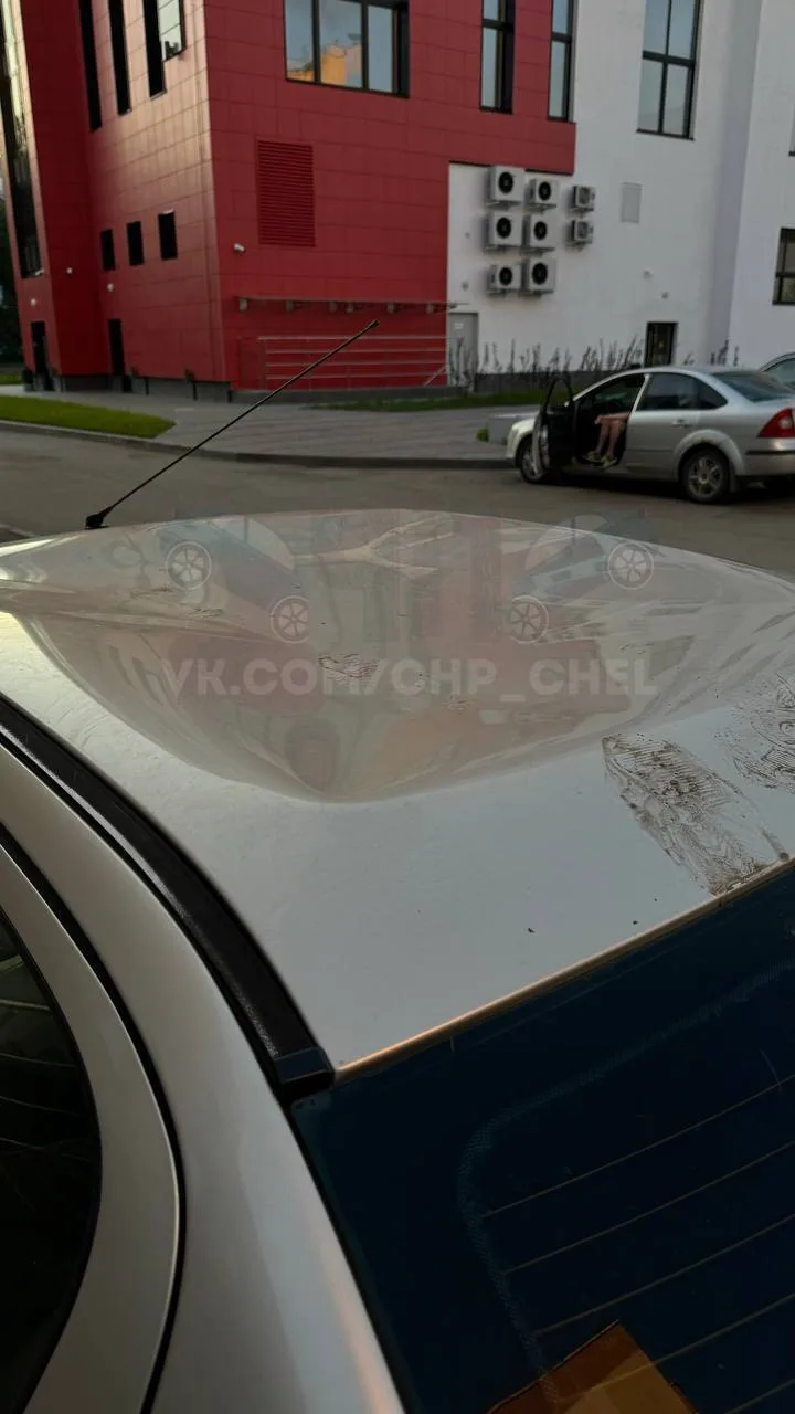 😡 Подростки устроили танцы на крыше чужой машины в Челябинске