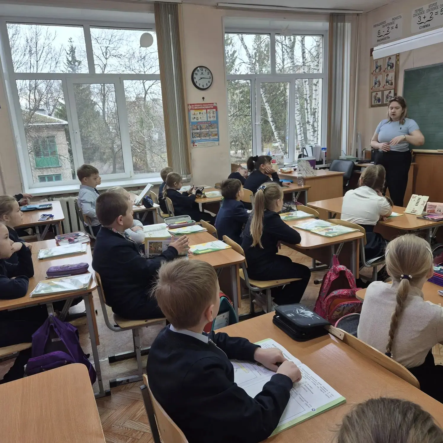 Утро понедельника: традиции, эмоции и польза для души.  Новая учебная неделя в нашей школе началась 