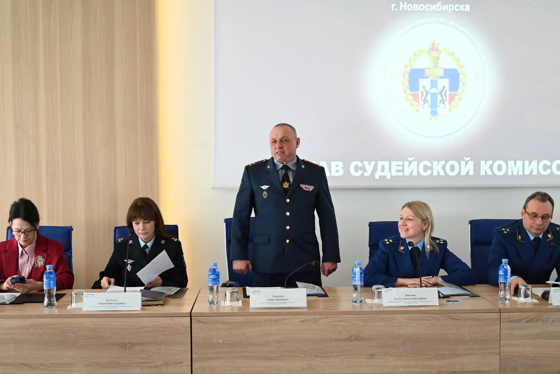 📍Заместитель прокурора Новосибирской области Виталий Дымолазов проверил знания студентов, участвуя в