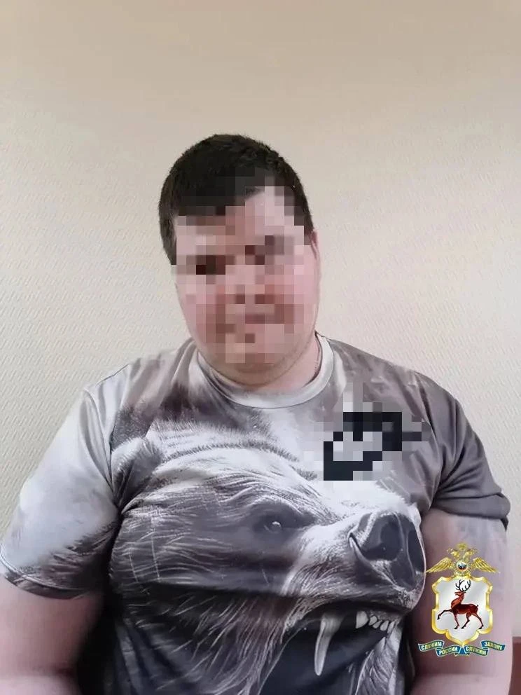 🚔В Сормово полиция задержала двух рецидивистов, которые угрожая ножом ограбили женщину.

В подъезде