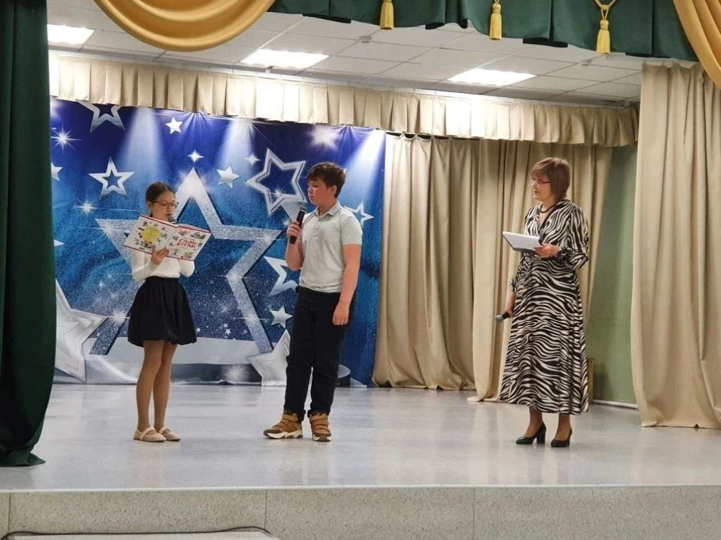 В рамках недели детской книги в клубе с.Гоньба прошел литературный праздник «Приключени...